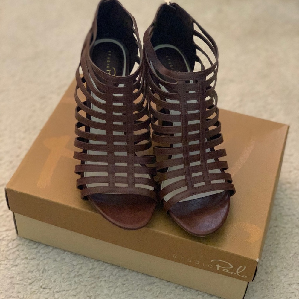 Gorgeous Brown Caged Sandals